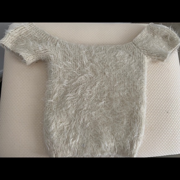 Fuzzy Off the Shoulder M boutique top - Picture 3 of 3